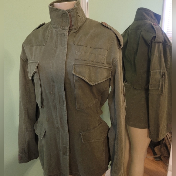 Push Button Khaki Cut-out point cargo jacket w/ open back - Picture 11 of 15